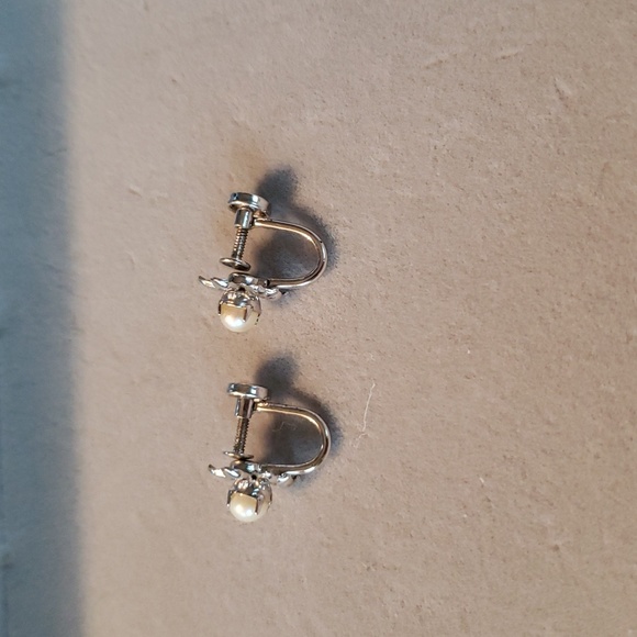 Flower Clip on Earrings - Picture 2 of 8